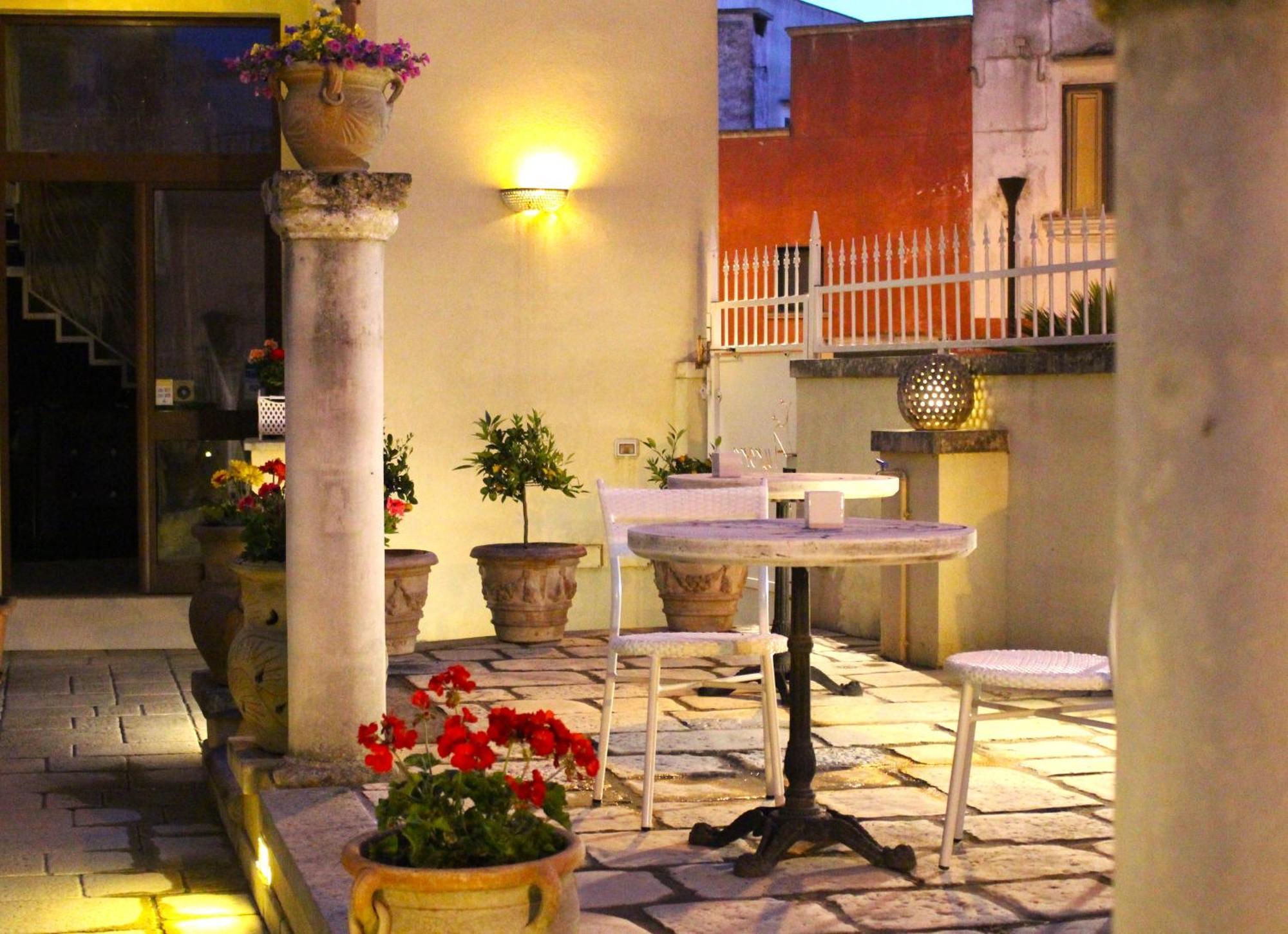 Palazzo Aurora Bed & Breakfast Алецио Екстериор снимка