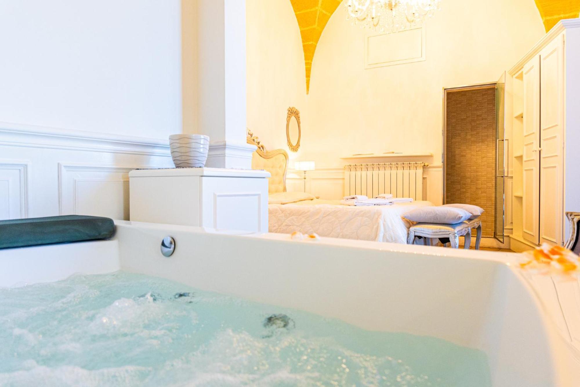 Palazzo Aurora Bed & Breakfast Алецио Екстериор снимка