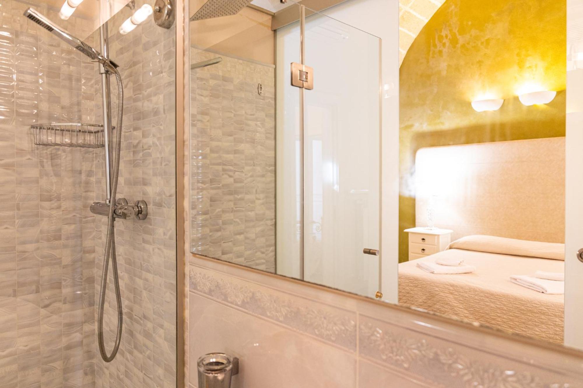 Palazzo Aurora Bed & Breakfast Алецио Екстериор снимка