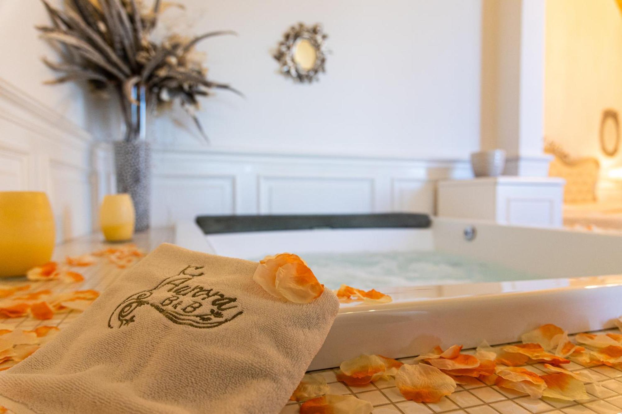 Palazzo Aurora Bed & Breakfast Алецио Екстериор снимка