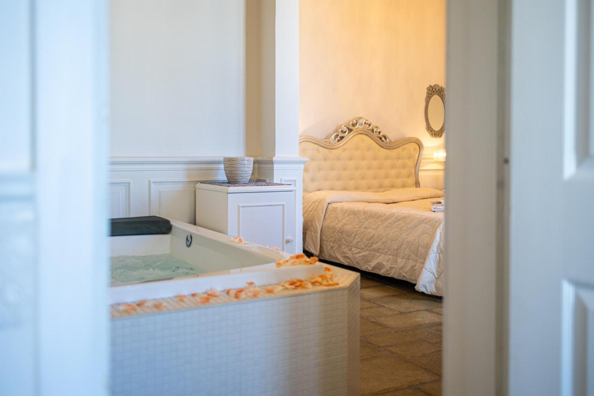 Palazzo Aurora Bed & Breakfast Алецио Екстериор снимка