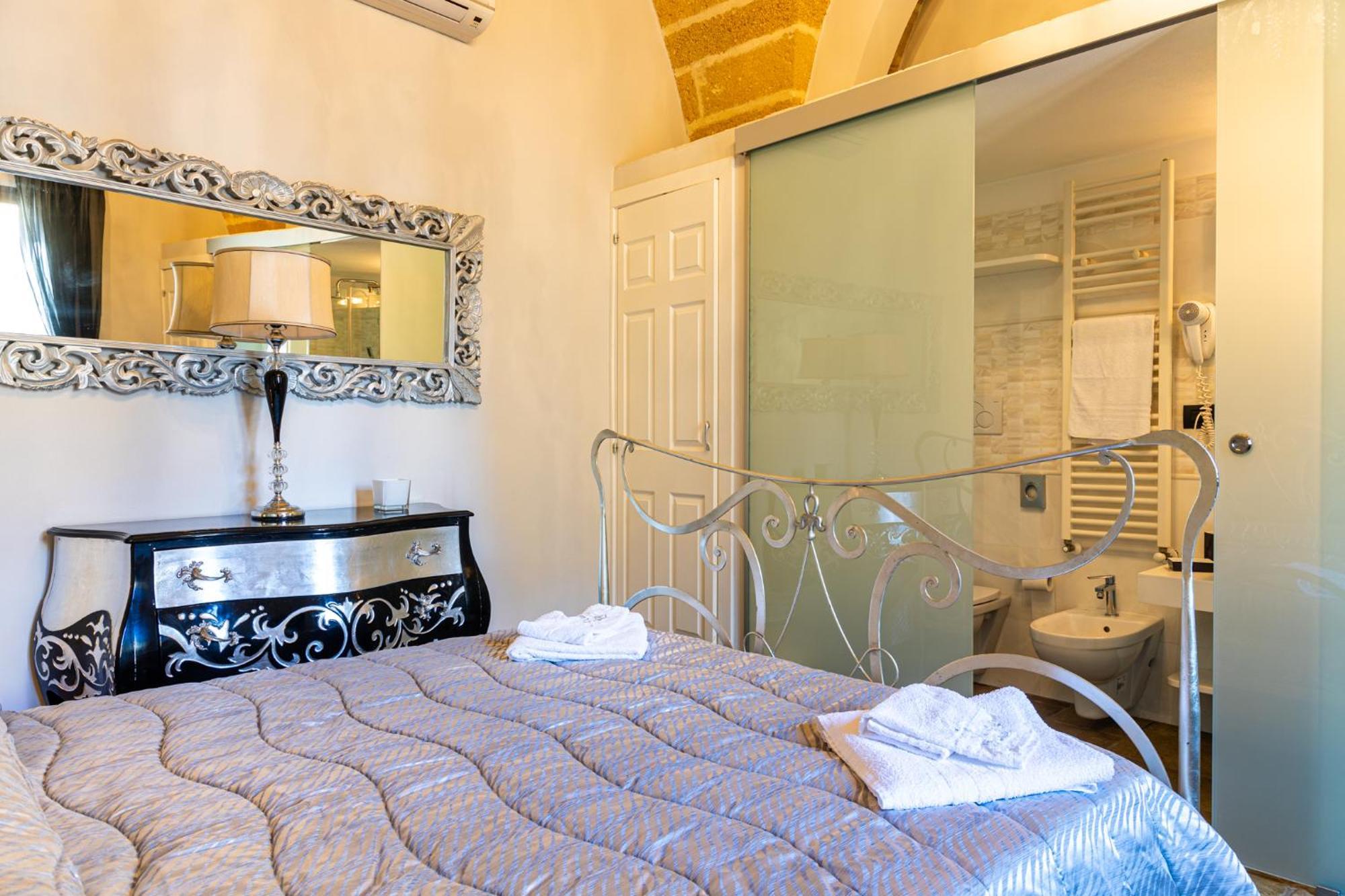 Palazzo Aurora Bed & Breakfast Алецио Екстериор снимка