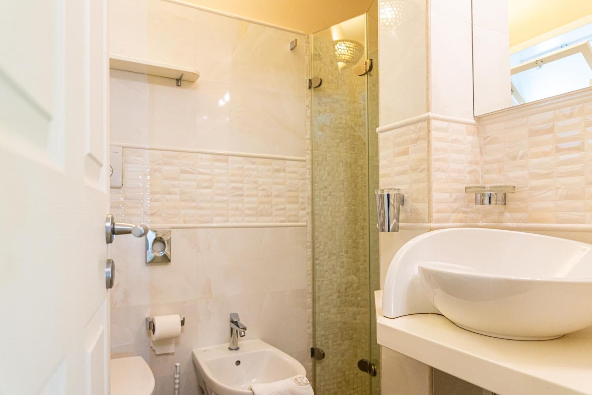 Palazzo Aurora Bed & Breakfast Алецио Екстериор снимка