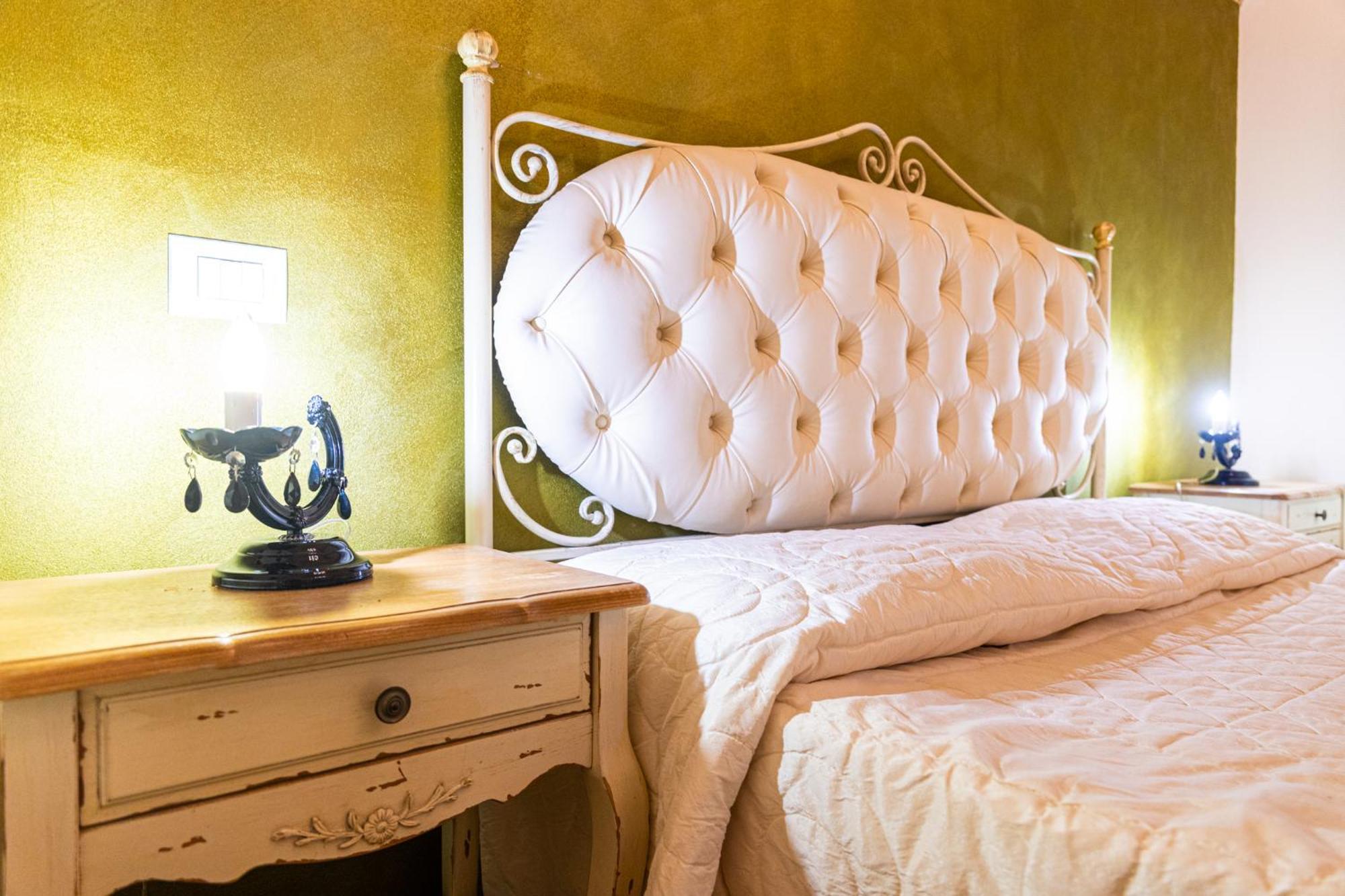 Palazzo Aurora Bed & Breakfast Алецио Екстериор снимка