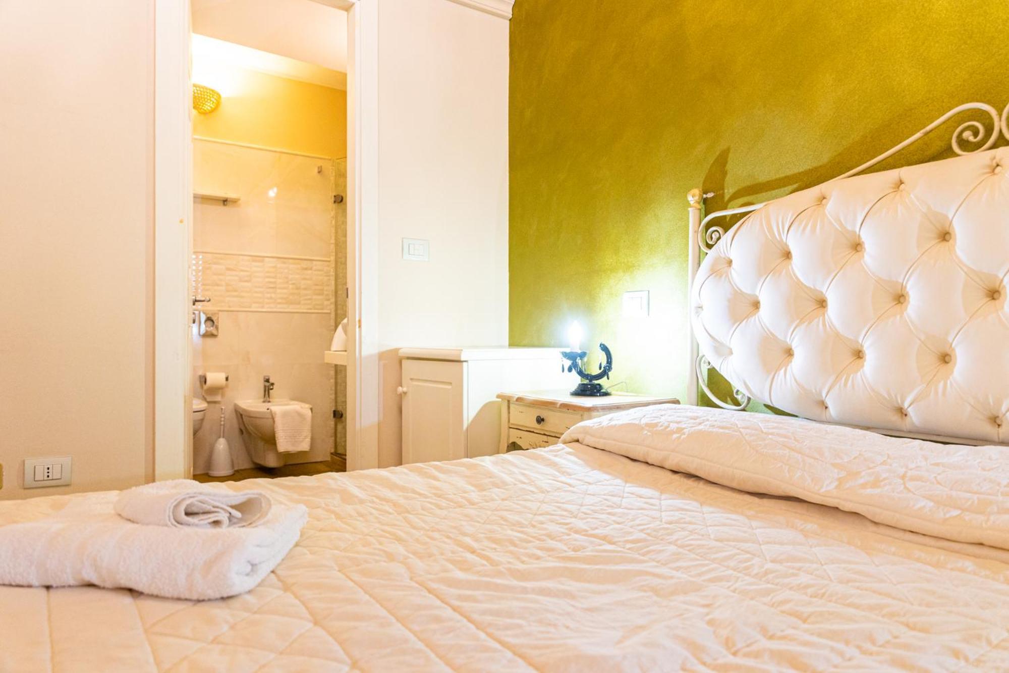 Palazzo Aurora Bed & Breakfast Алецио Екстериор снимка