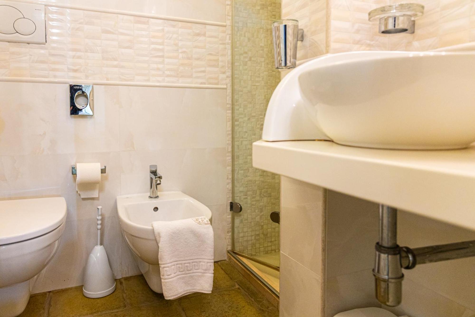 Palazzo Aurora Bed & Breakfast Алецио Екстериор снимка