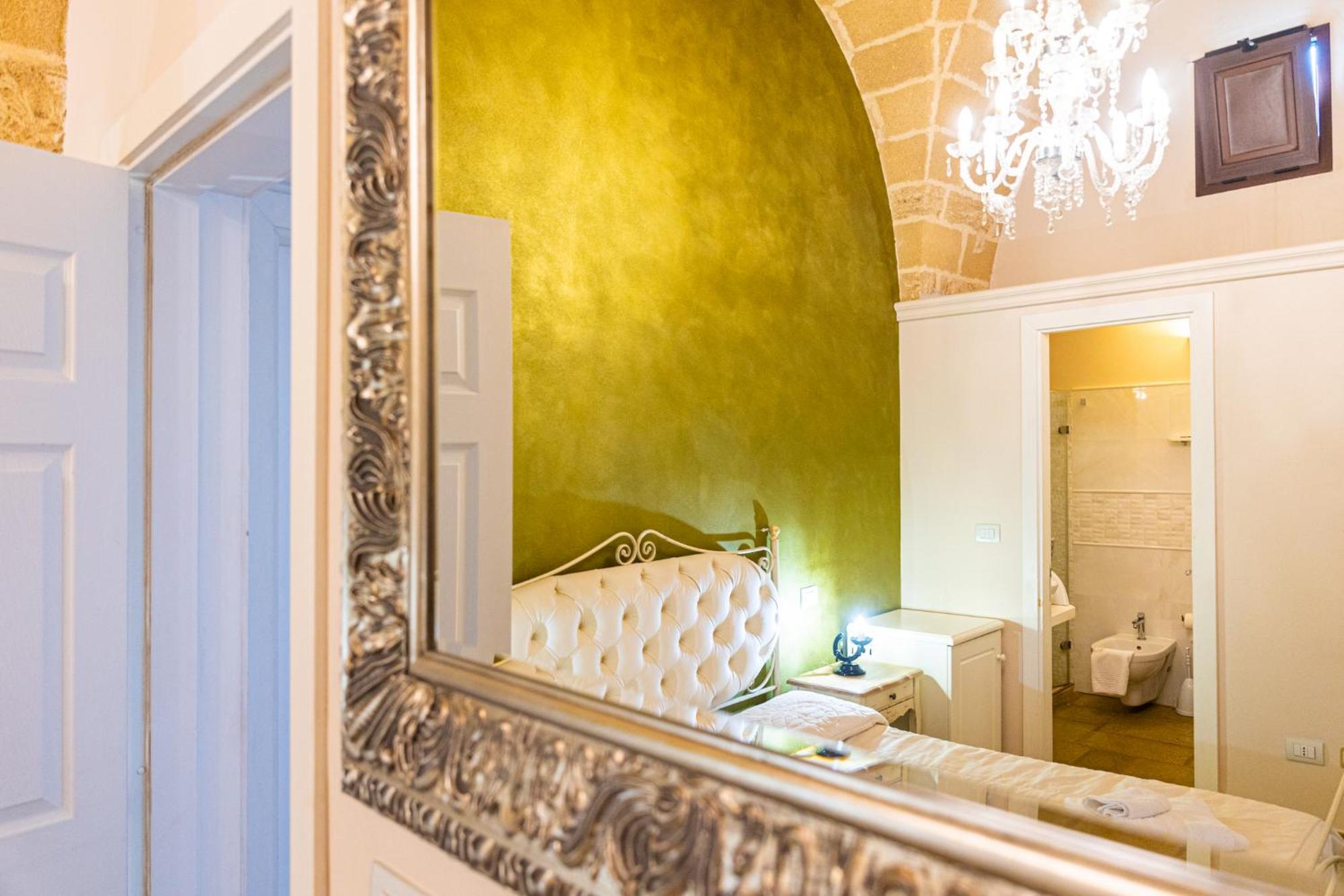 Palazzo Aurora Bed & Breakfast Алецио Екстериор снимка