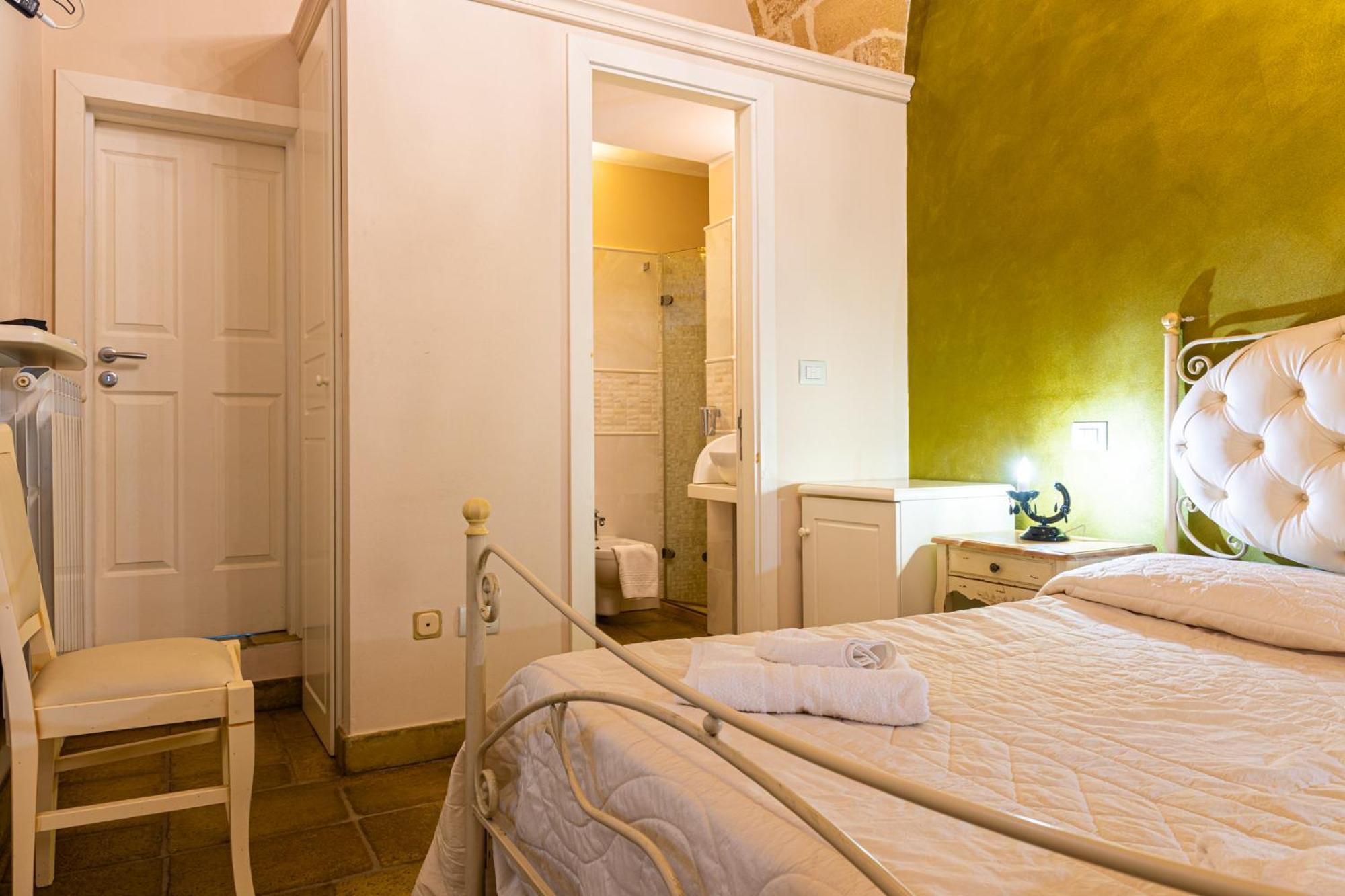 Palazzo Aurora Bed & Breakfast Алецио Екстериор снимка