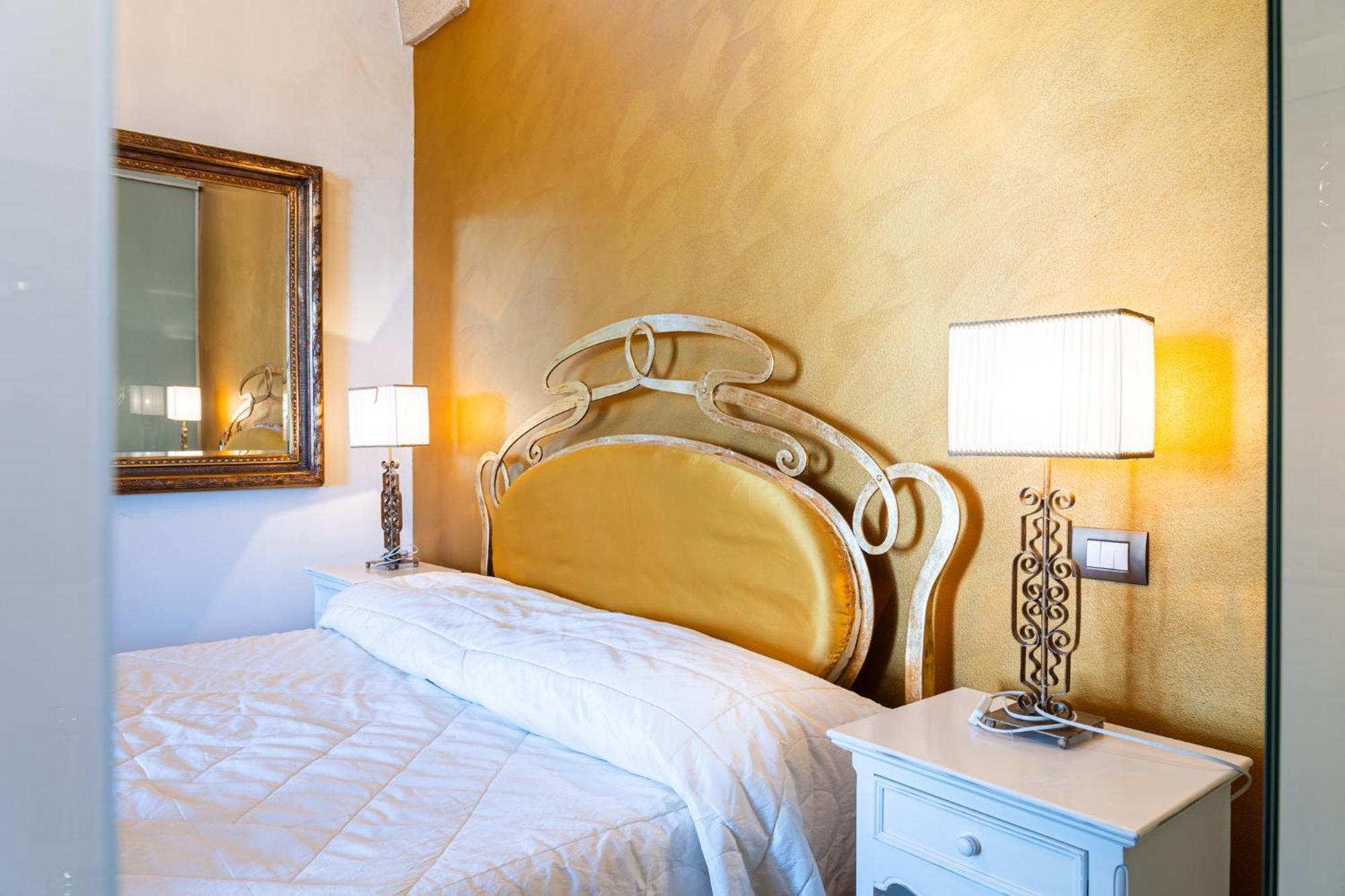 Palazzo Aurora Bed & Breakfast Алецио Екстериор снимка