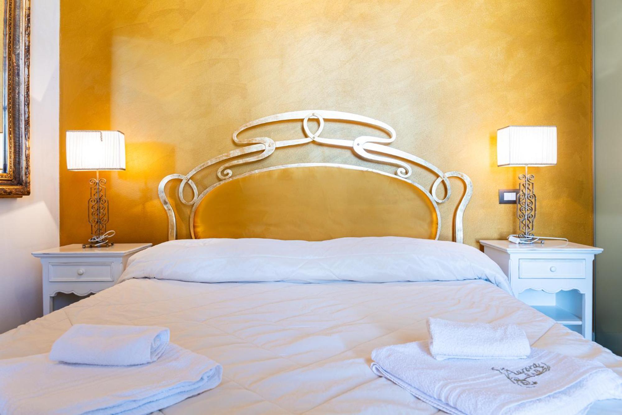 Palazzo Aurora Bed & Breakfast Алецио Екстериор снимка